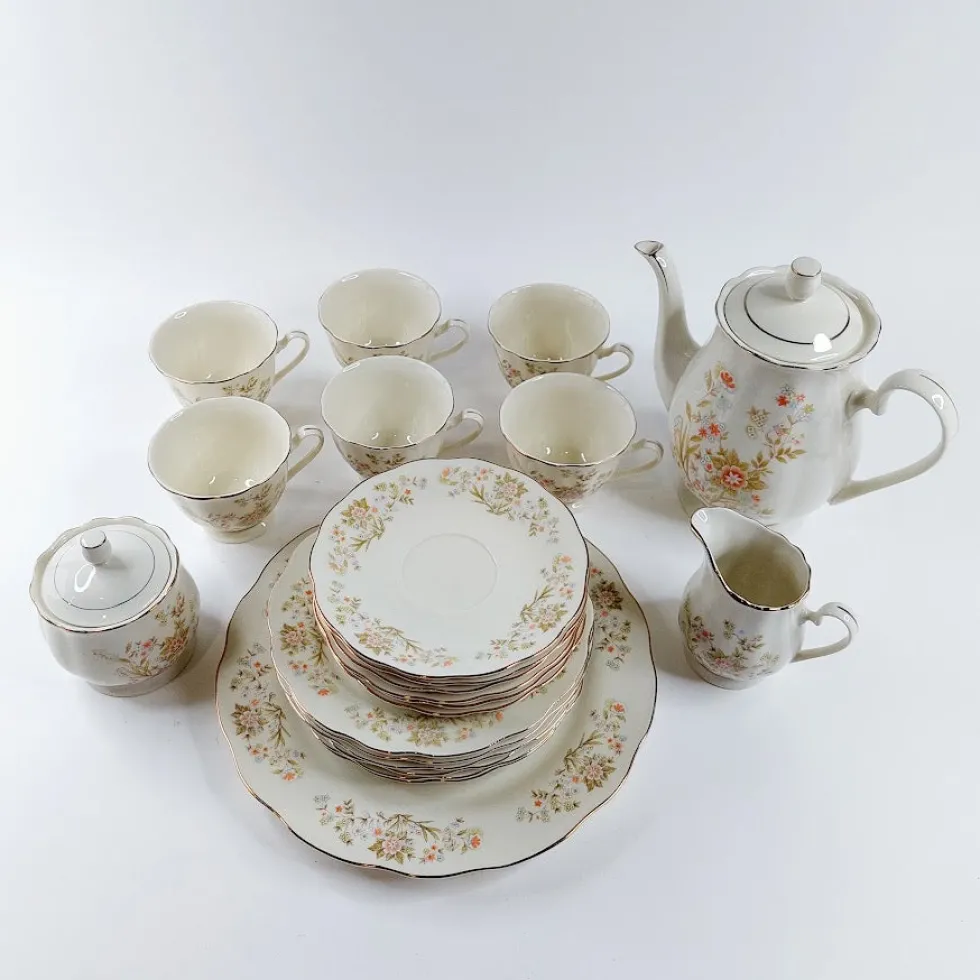 Budlet Fine China kahviastiasto 22 osainen