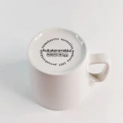 Kultakeramiikka muki punaiset marjat
