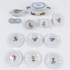 Miniatyyri posliiniastiasto nukkekotiin 12 osaa