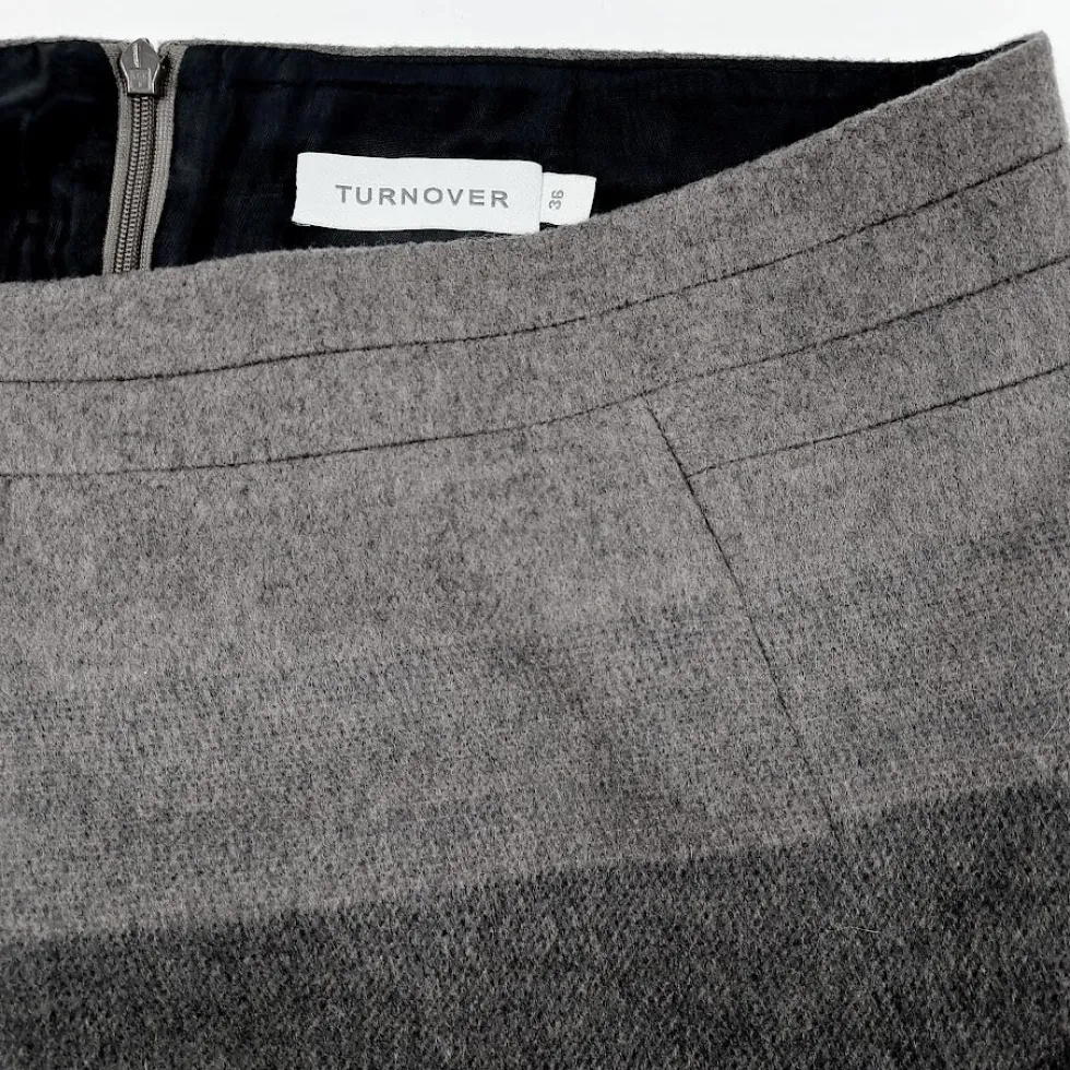 Turnover jakkupuku koko 36