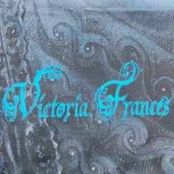 Victoria Frances Diabolo julistekangas 76x106 cm