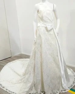 White Rose pitsihääpuku laahuksella koko 46